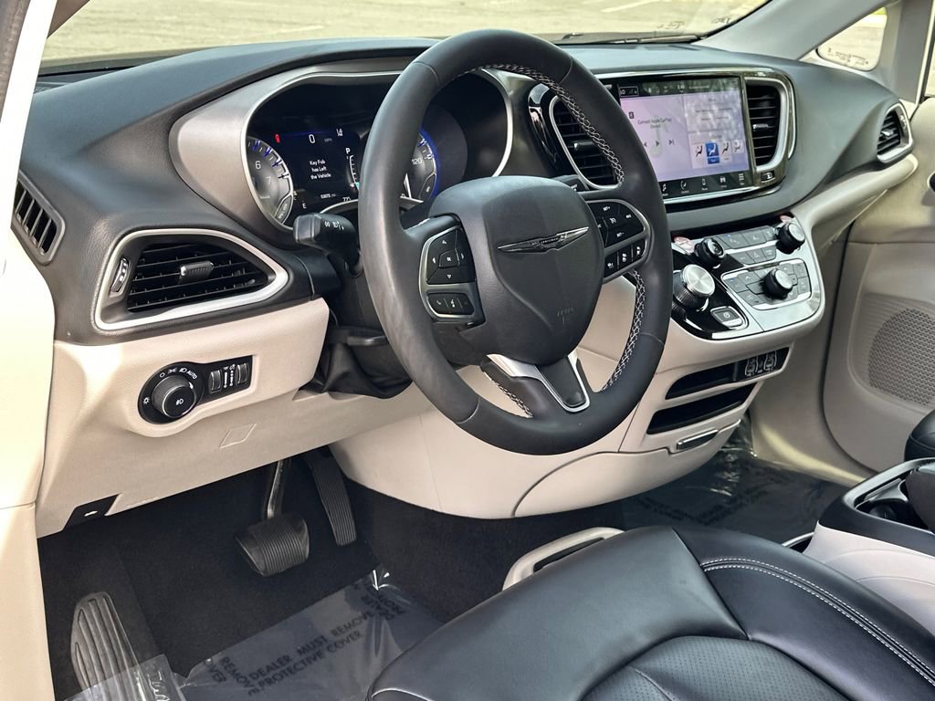 Used 2023 Chrysler Pacifica Touring-L image 20