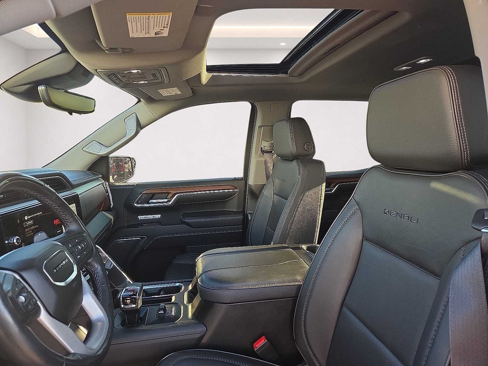Used 2023 GMC Sierra 1500 Denali AWD/4WD image 9