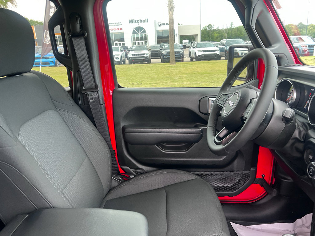 Certified 2023 Jeep Gladiator Sport AWD/4WD image 13
