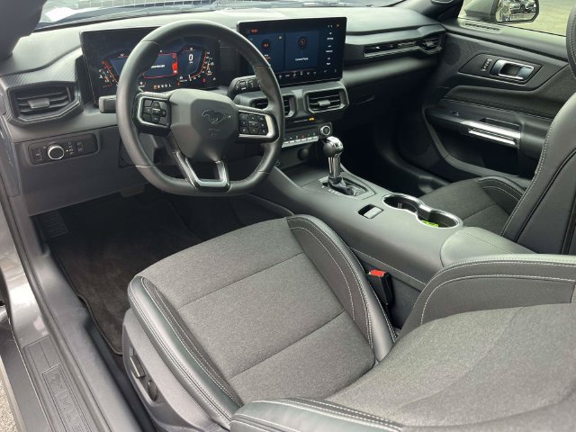 Used 2025 Ford Mustang Coupe RWD image 15