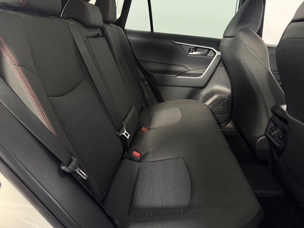Used 2025 Toyota RAV4 SE AWD/4WD image 28