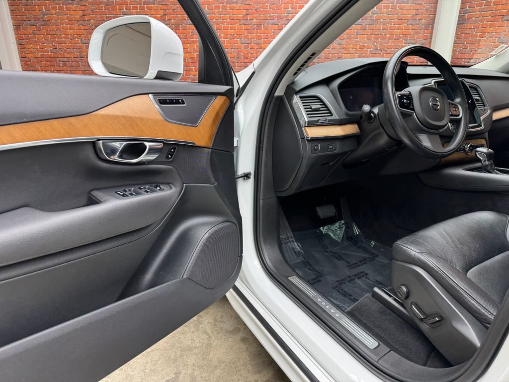 Used 2021 Volvo XC90 T6 Momentum w/ Climate Package AWD/4WD image 10