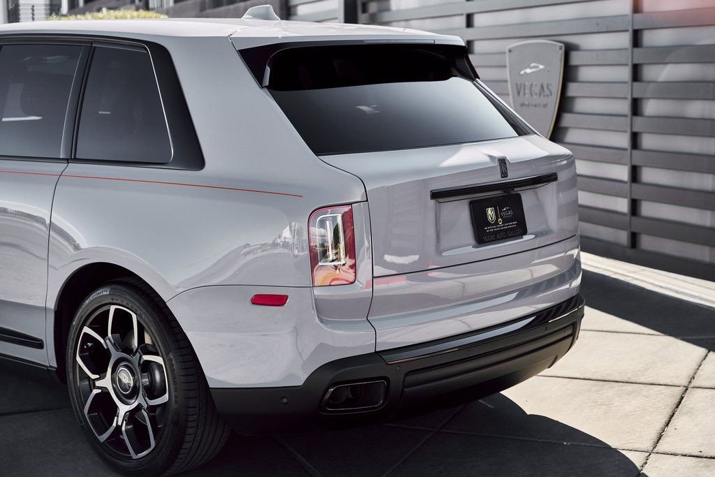 Used 2024 Rolls-Royce Cullinan Black Badge image 12