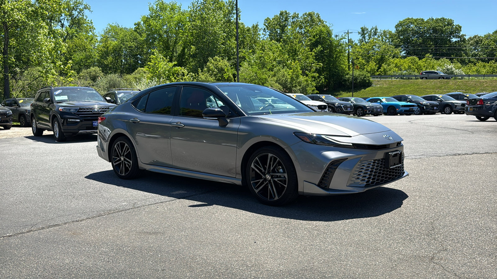 Used 2025 Toyota Camry XSE AWD/4WD image 2