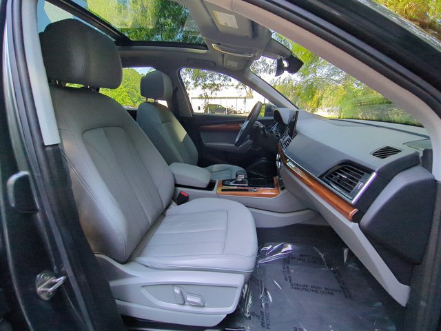 Used 2023 Audi Q5 2.0T Premium Plus w/ Premium Plus Package AWD/4WD image 25