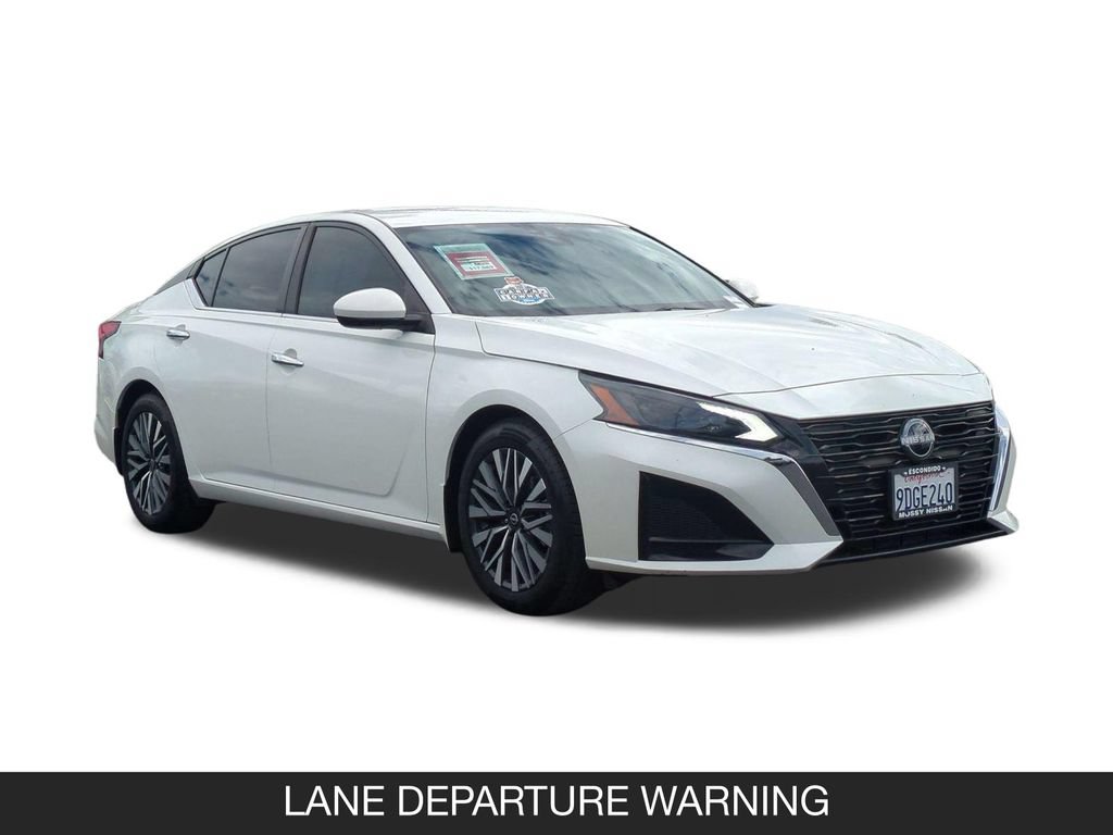 Certified 2023 Nissan Altima 2.5 SV FWD image 2