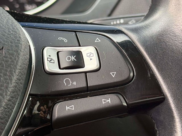 Used 2018 Volkswagen Tiguan SE AWD/4WD image 21