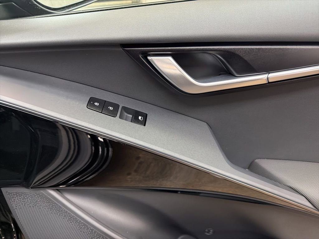 Certified 2025 Kia Niro EX image 25