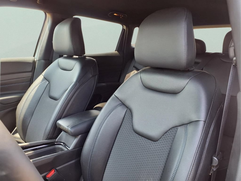 New 2026 Jeep Compass Latitude AWD/4WD image 18
