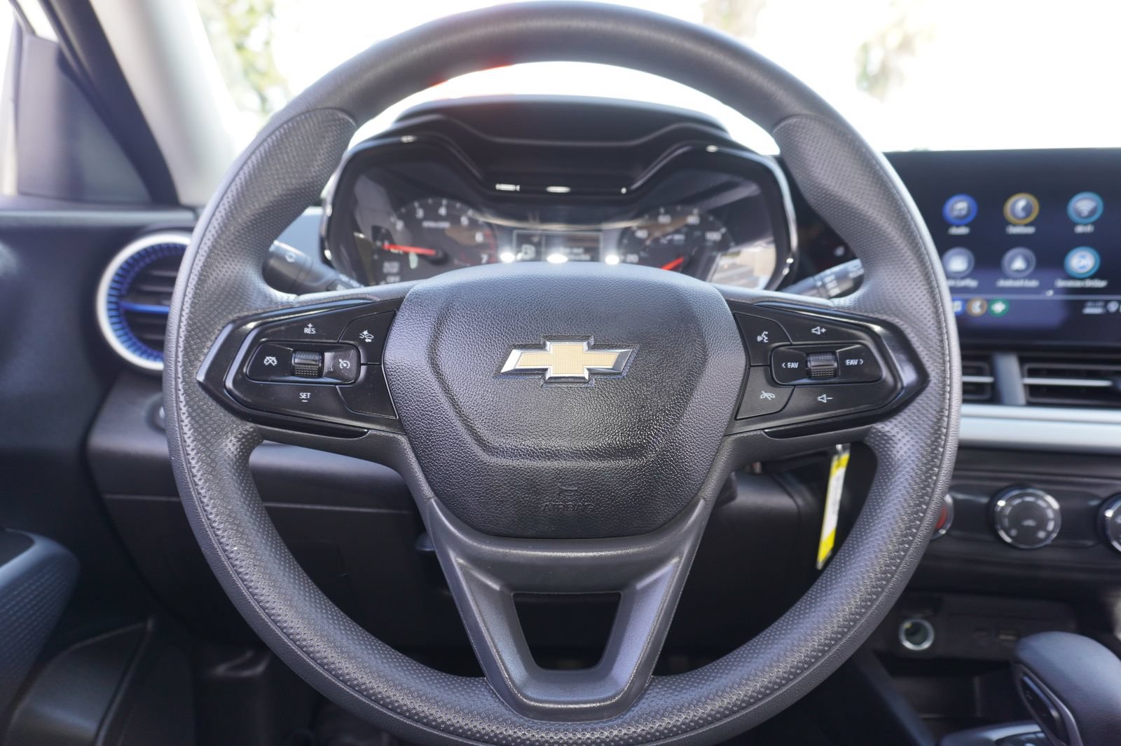 Used 2025 Chevrolet Trax LS FWD image 21