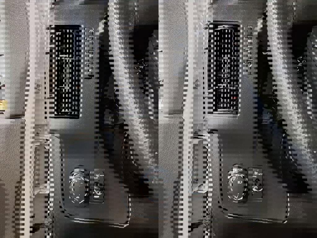 Used 2023 GMC Savana 2500 w/ Driver Convenience Package image 13