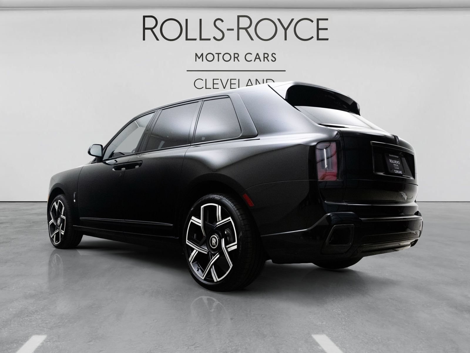 New 2027 Rolls-Royce Cullinan Black Badge AWD/4WD image 2