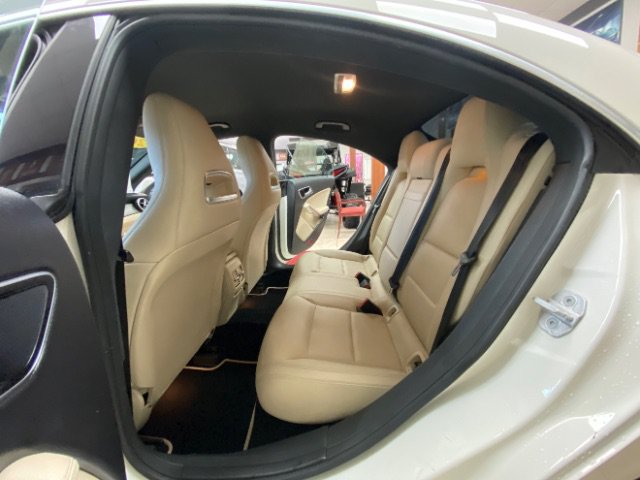 Used 2018 Mercedes-Benz CLA 250 4MATIC image 9