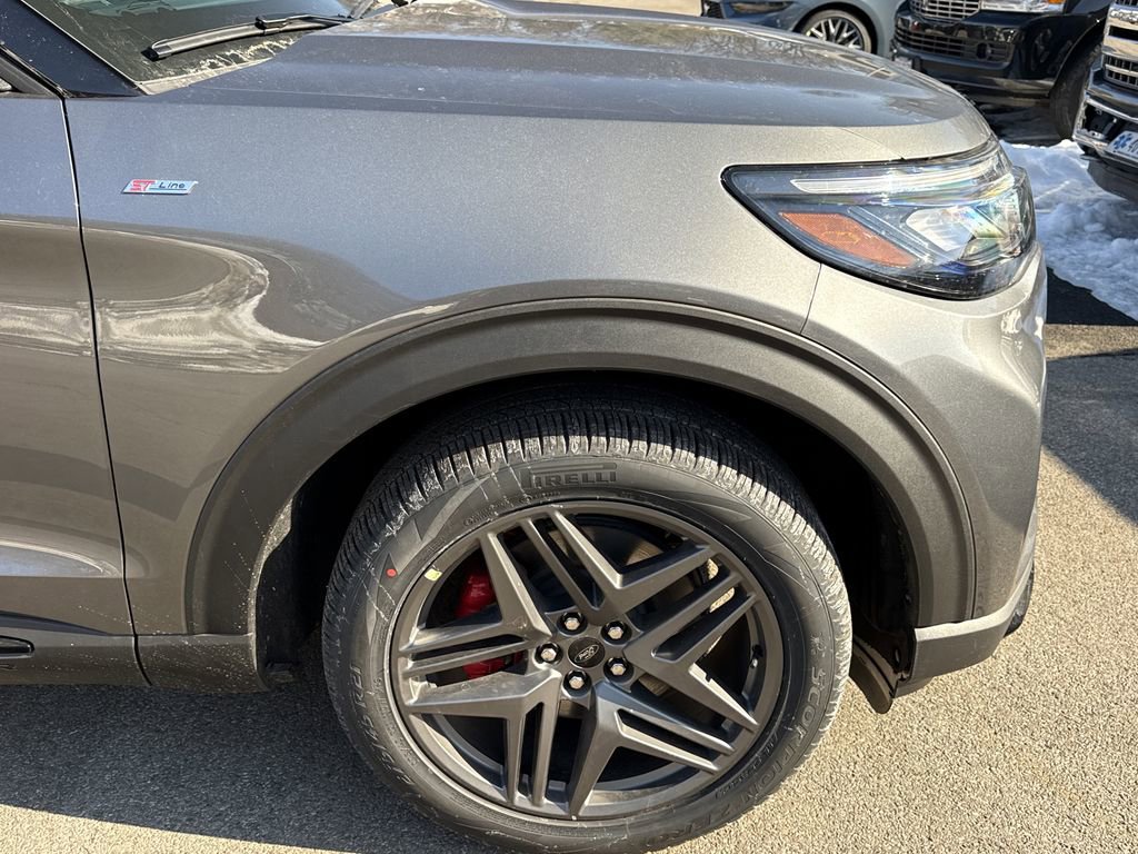 Used 2026 Ford Explorer ST-Line w/ ST-Line Street Pack image 8
