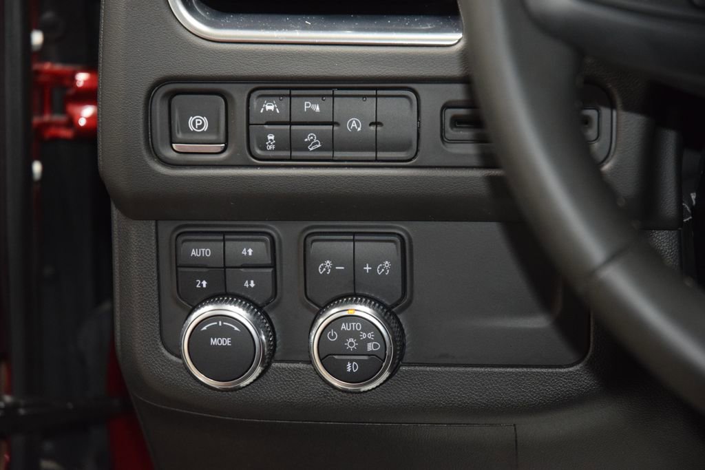 Used 2024 GMC Yukon AT4 AWD/4WD image 37