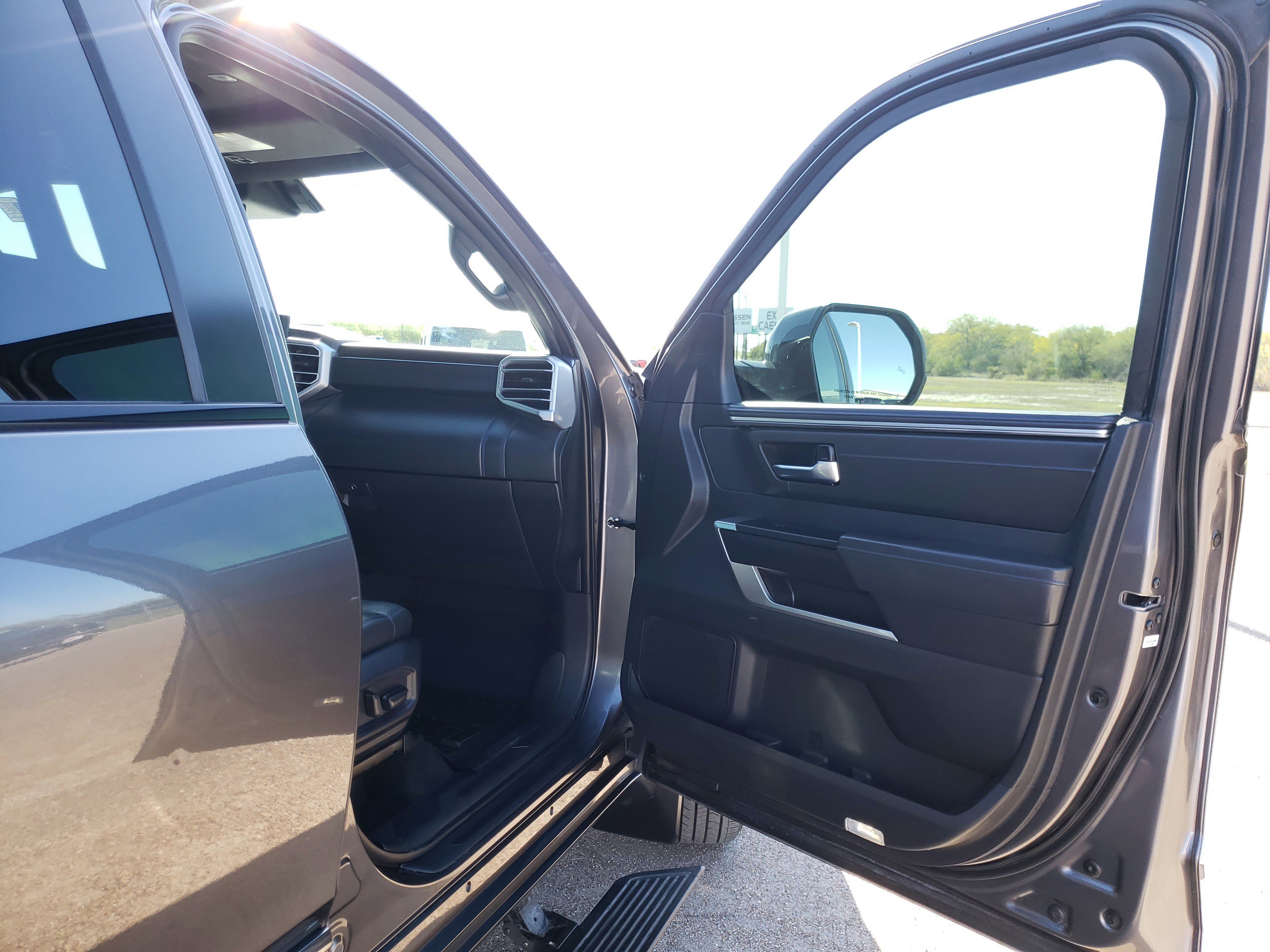 Used 2025 Toyota Tundra Platinum AWD/4WD image 18