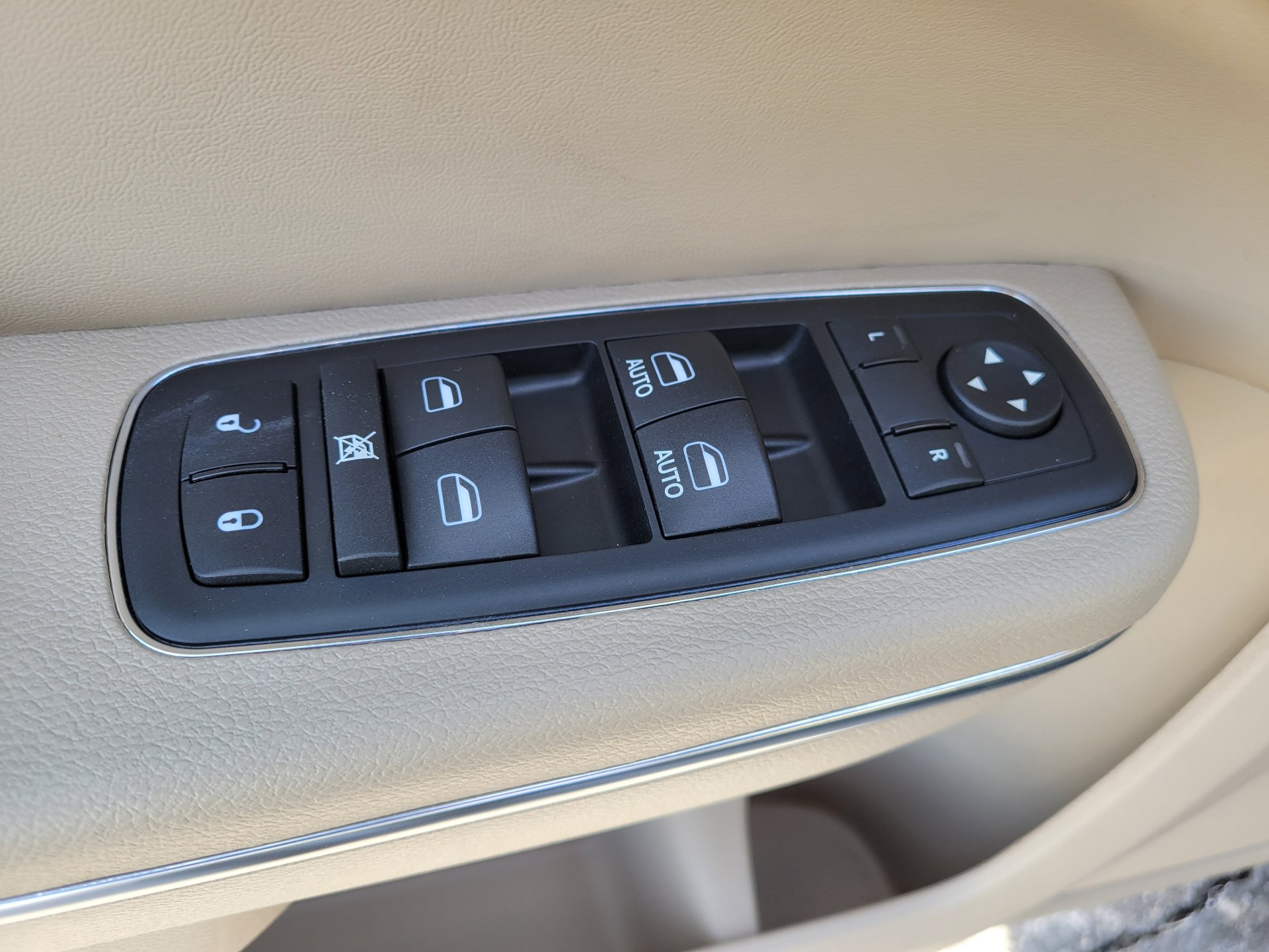 Used 2012 Chrysler 300 Limited image 19