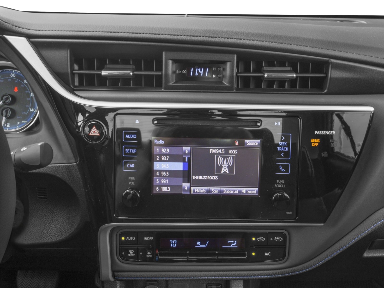 Used 2017 Toyota Corolla SE w/ SE Premium Package FWD image 10