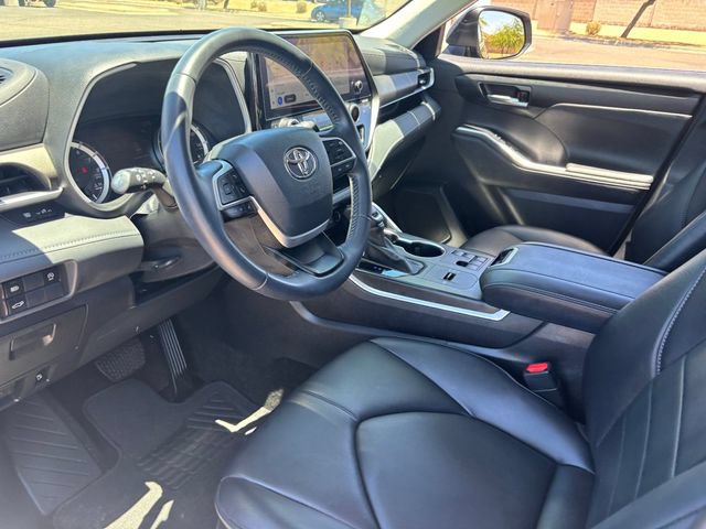 Used 2023 Toyota Highlander XLE FWD image 18