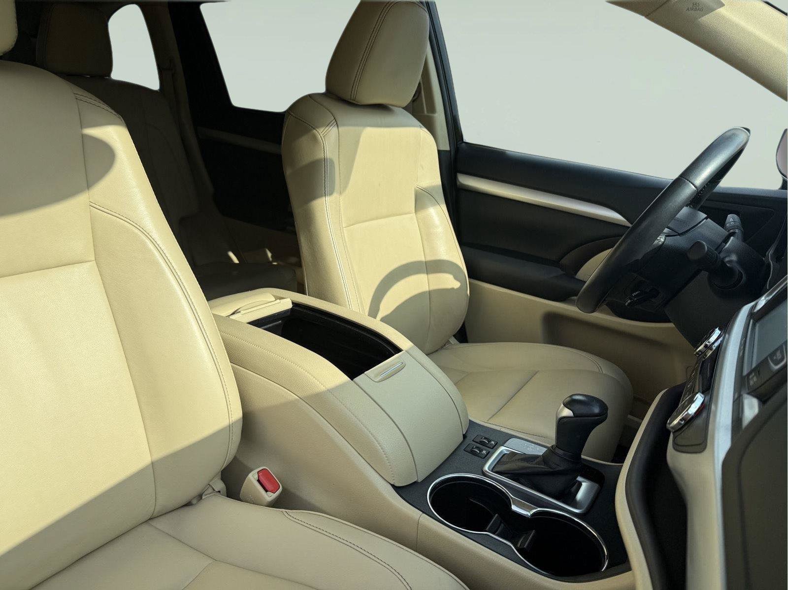 Used 2019 Toyota Highlander XLE AWD/4WD image 25