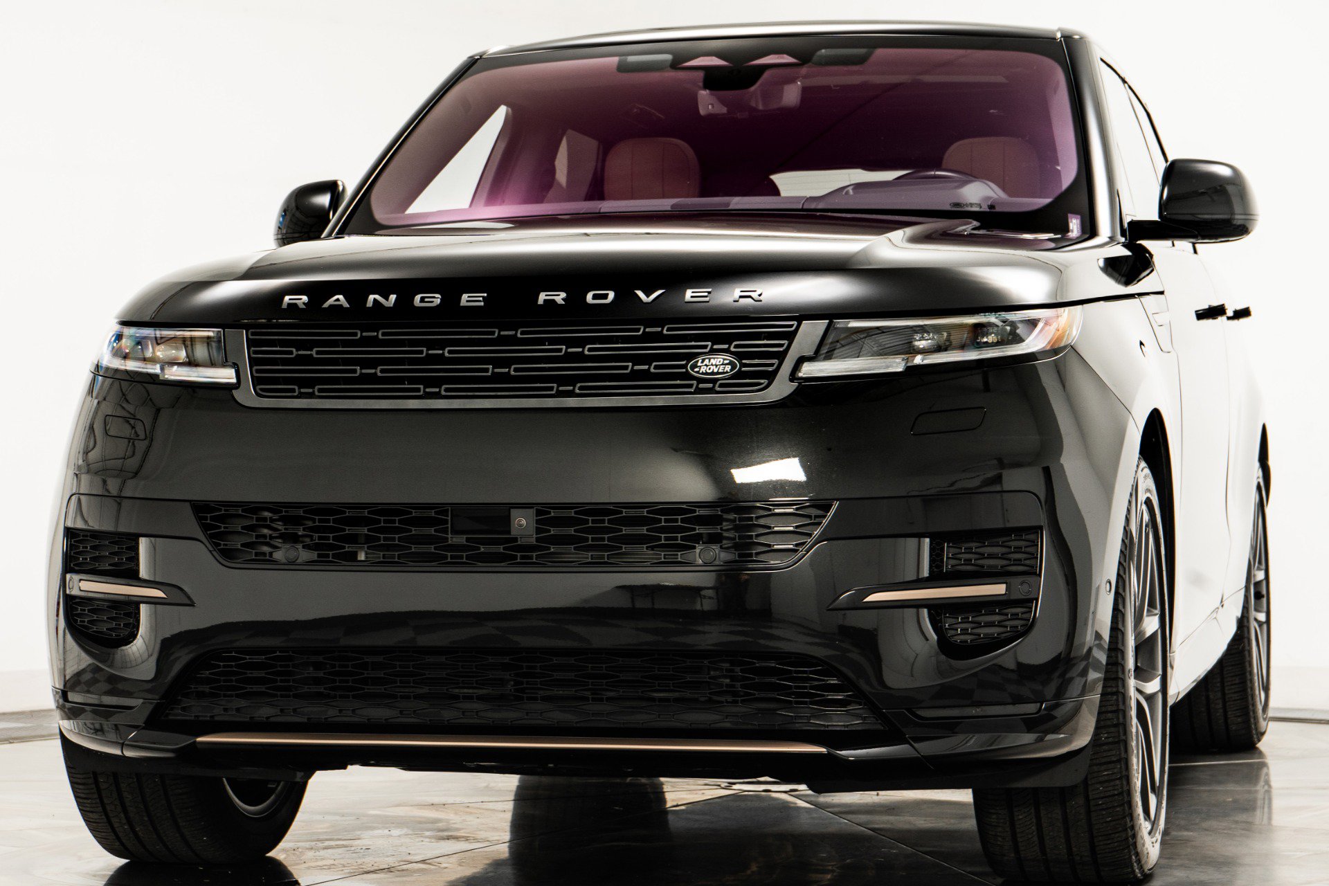 Used 2023 Land Rover Range Rover Sport SE Dynamic image 5