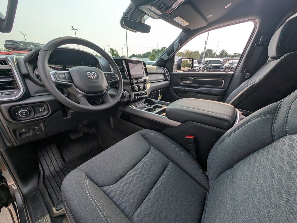 New 2026 RAM 1500 4x4 Crew Cab image 2