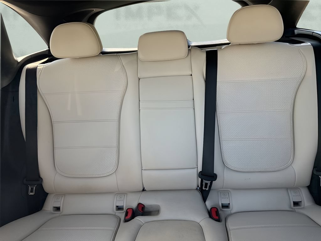 Used 2023 Mercedes-Benz GLC 300 image 8