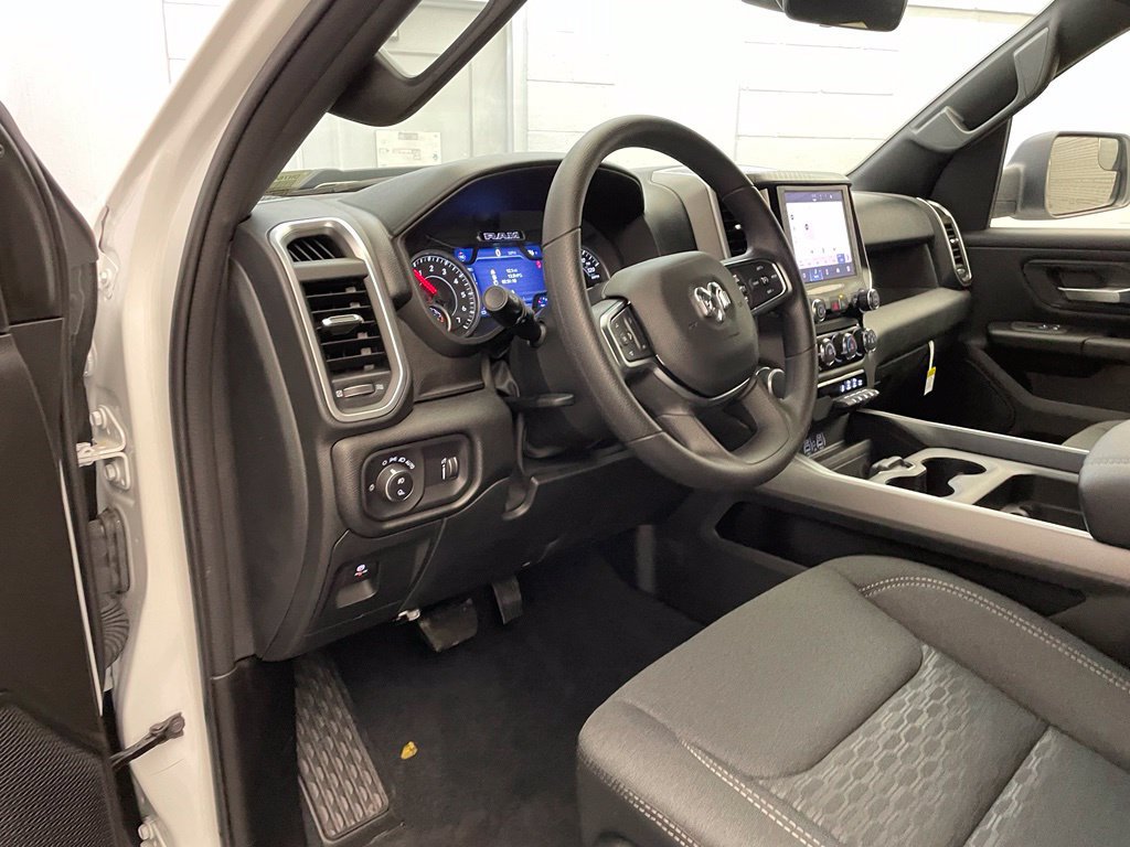 New 2026 RAM 1500 Express AWD/4WD image 15
