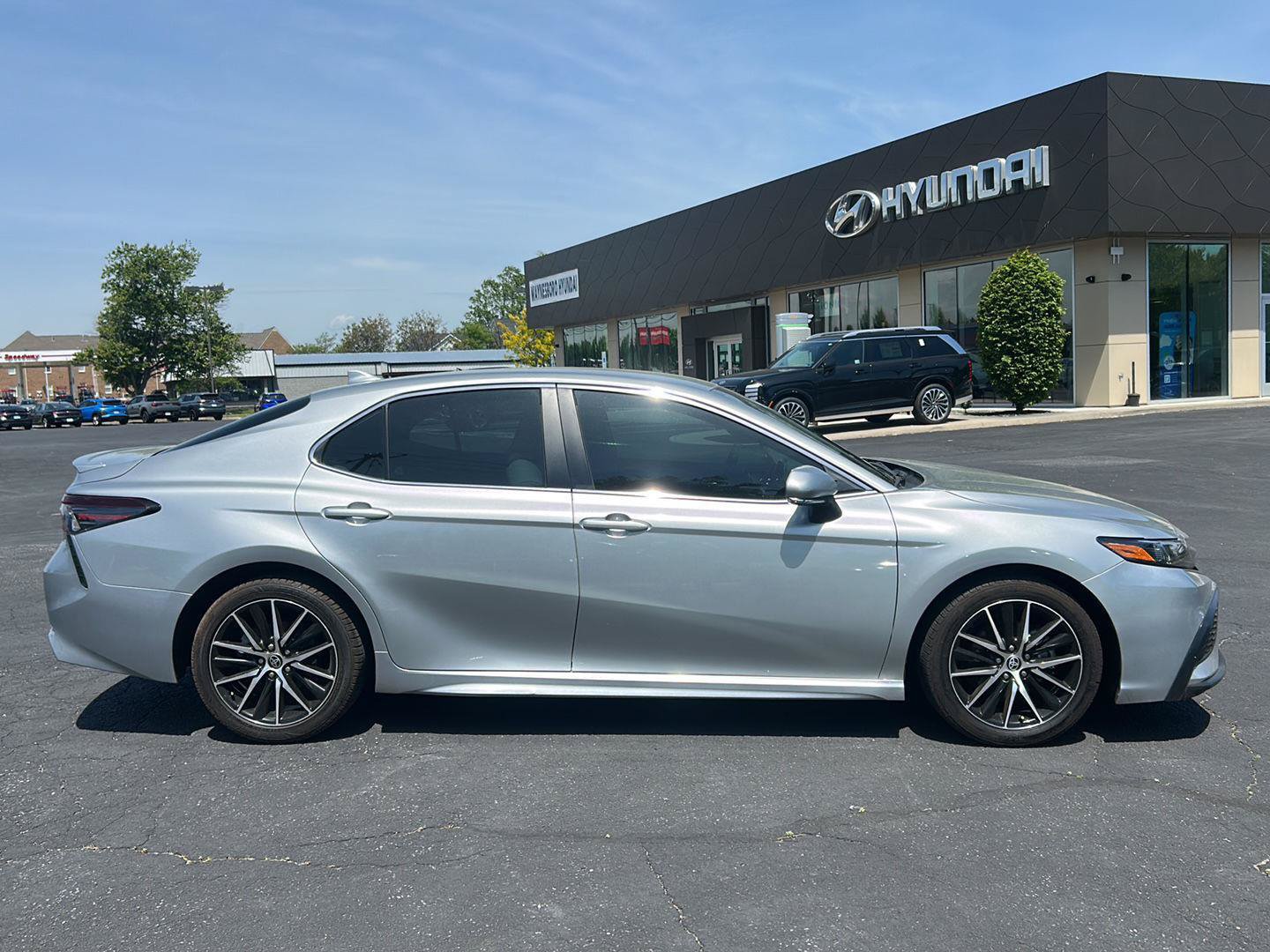 Used 2024 Toyota Camry SE FWD image 7