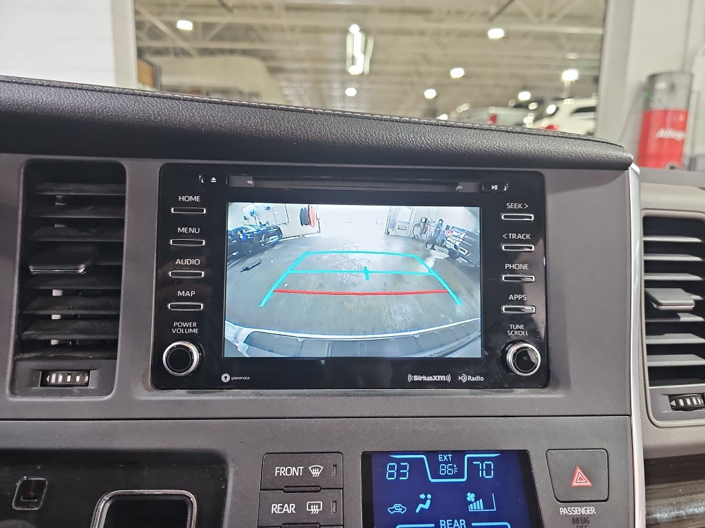 Used 2018 Toyota Sienna XLE Premium AWD/4WD image 29