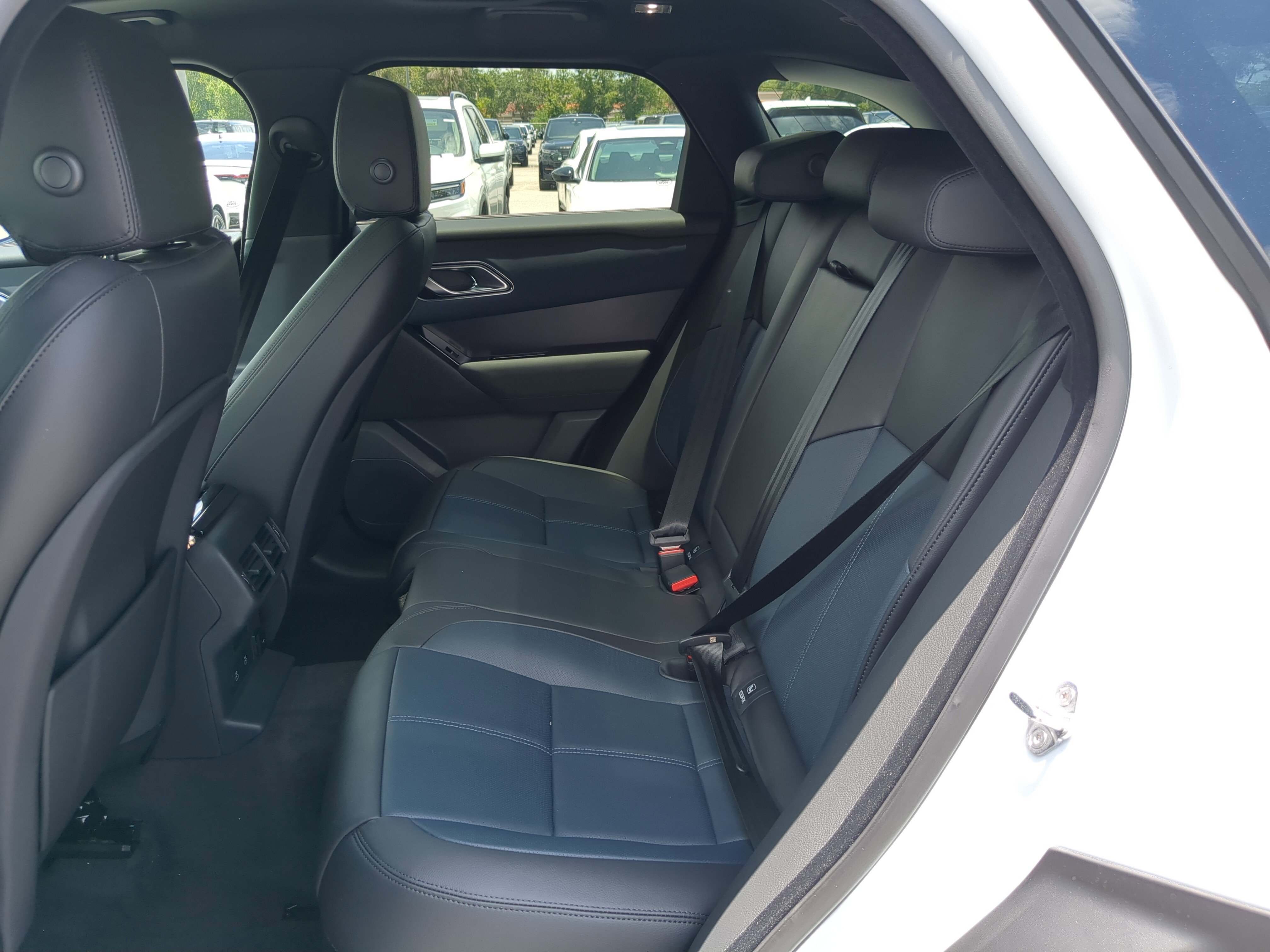 New 2026 Land Rover Range Rover Velar Dynamic SE image 15