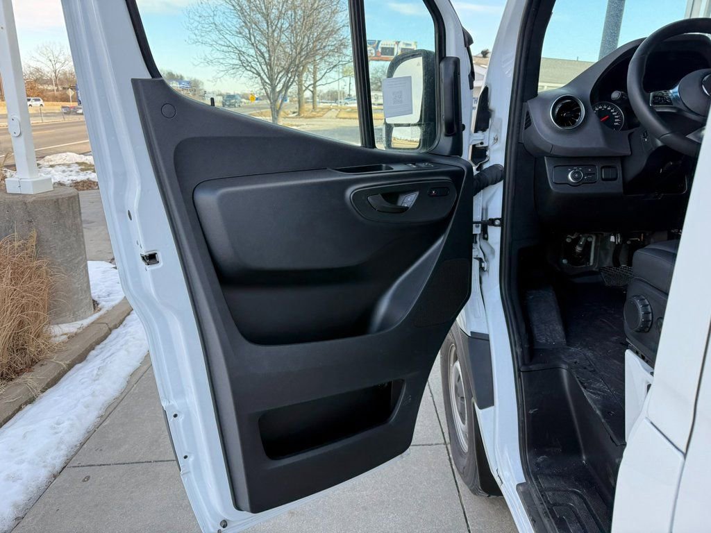 New 2025 Mercedes-Benz Sprinter 2500 image 9