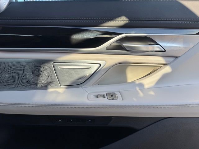 Used 2022 BMW ALPINA B7 xDrive w/ Luxury Rear Seating Package image 26