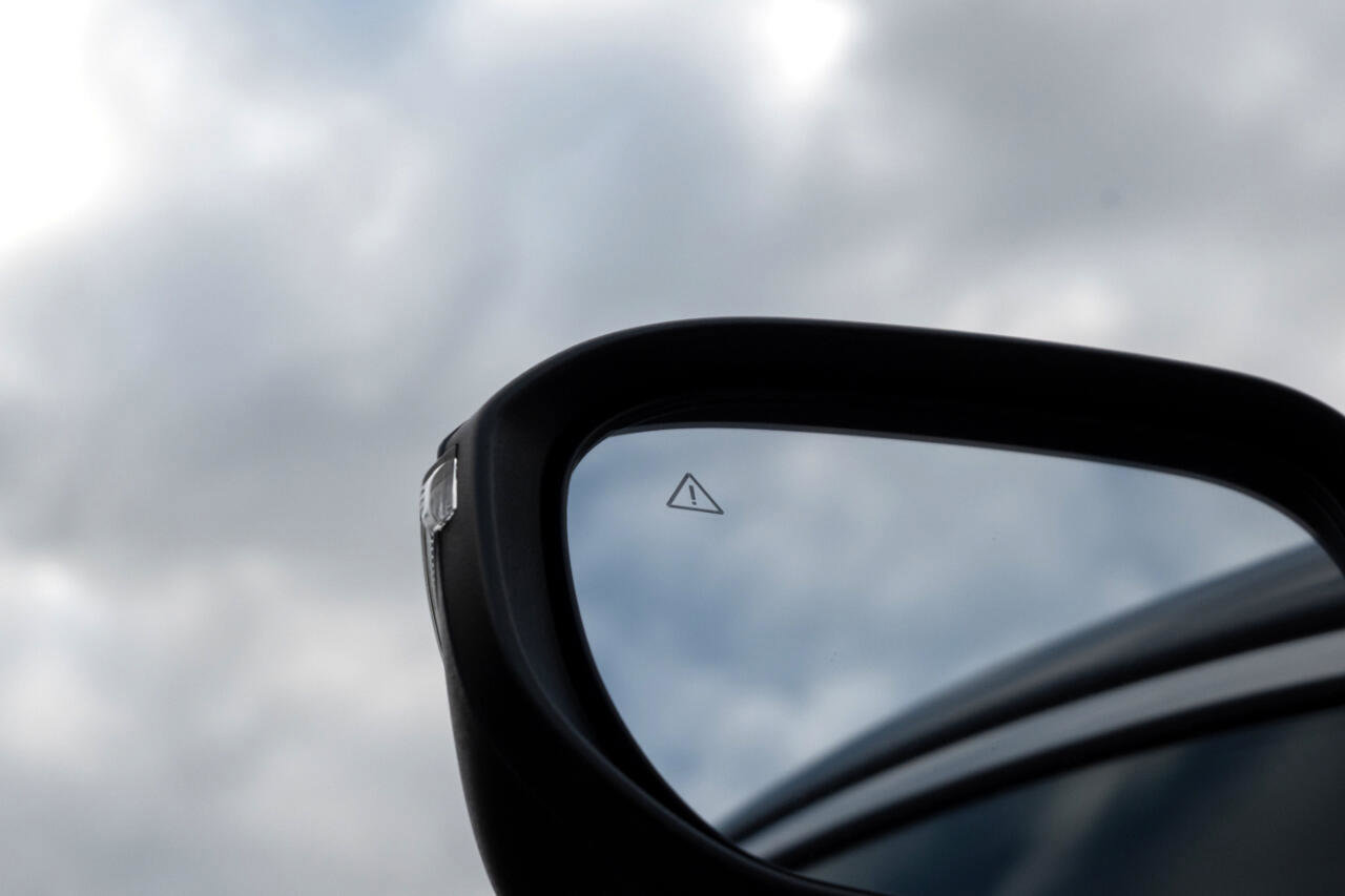 Used 2024 Kia Telluride EX w/ EX Captain's Chair Package image 35