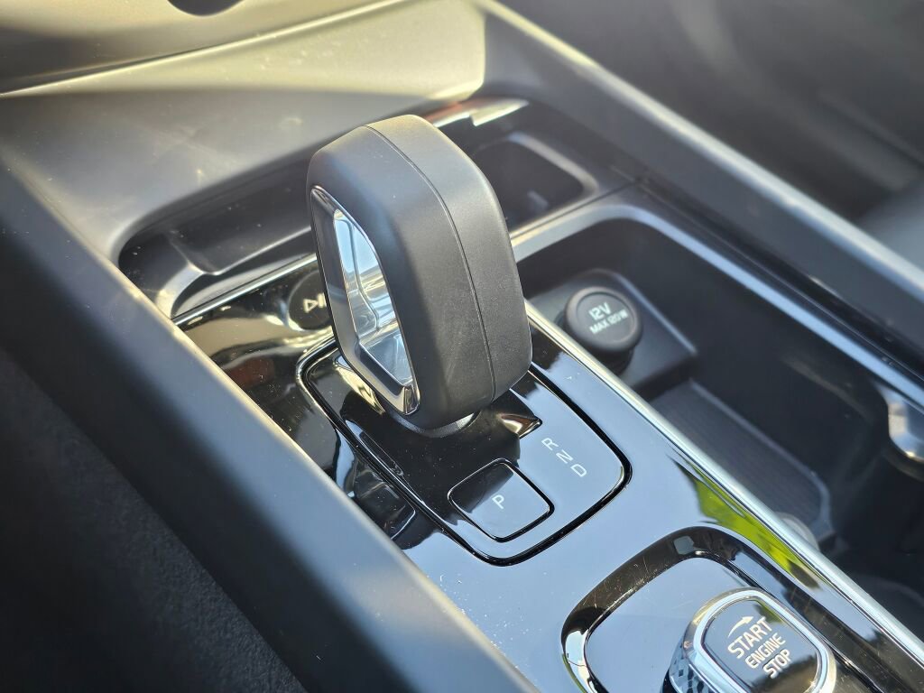 Used 2024 Volvo XC60 T8 Plus w/ Protection Package Premier image 37