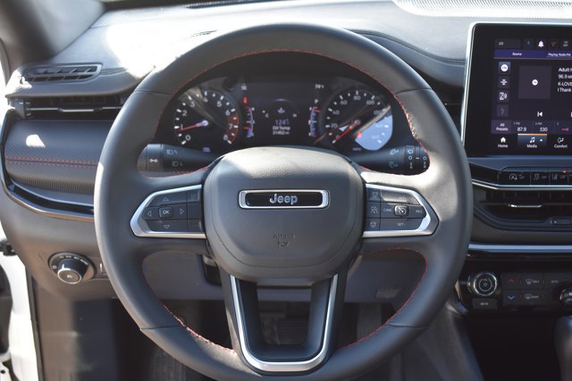 Used 2025 Jeep Compass Trailhawk AWD/4WD image 21