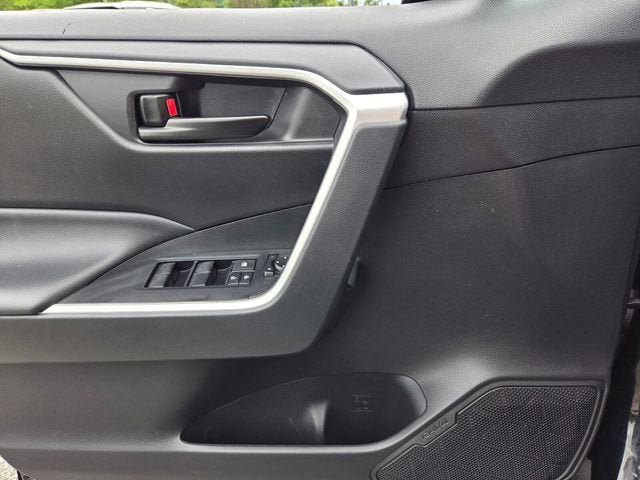 Used 2023 Toyota RAV4 LE AWD/4WD image 29