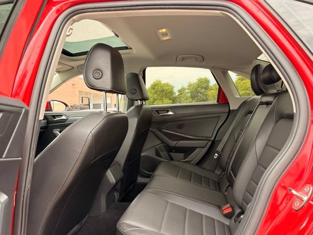 Used 2022 Volkswagen Jetta SE w/ Panoramic Sunroof Package FWD image 11