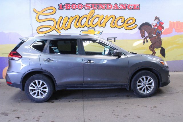 Used 2020 Nissan Rogue SV image 1