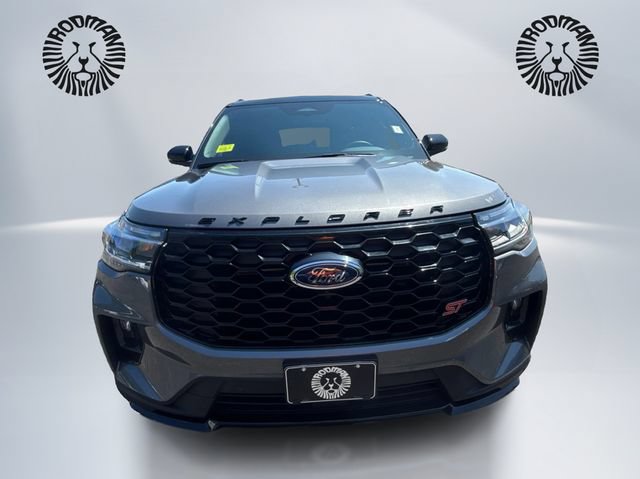 Used 2025 Ford Explorer ST AWD/4WD image 2