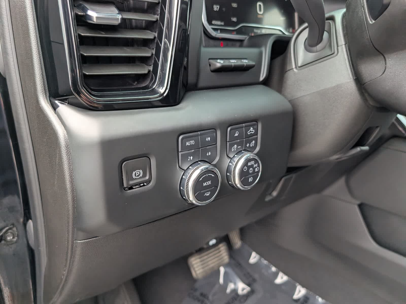 Used 2024 GMC Sierra 2500 AT4 w/ Technology Package AWD/4WD image 25