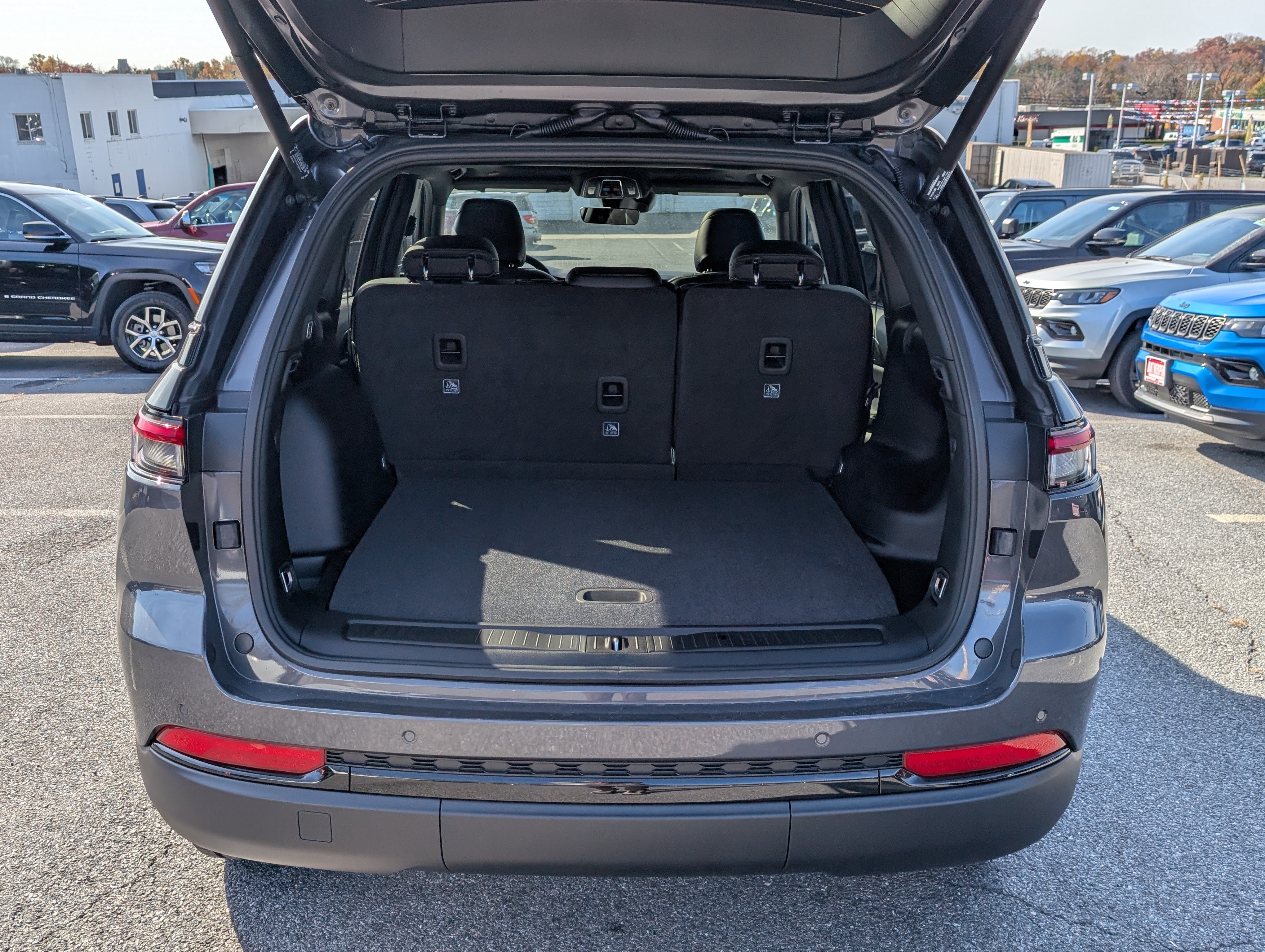 New 2025 Jeep Grand Cherokee Altitude AWD/4WD image 11