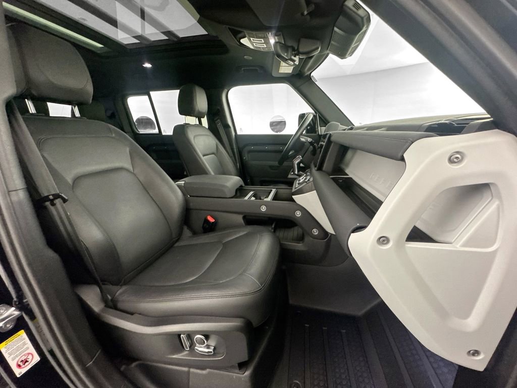 Used 2023 Land Rover Defender 130 SE image 27