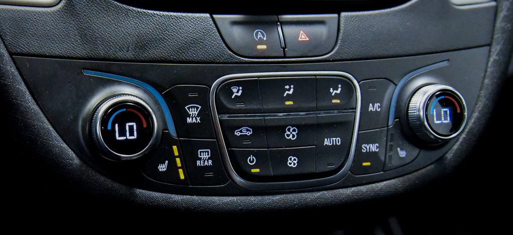 Used 2023 Chevrolet Malibu LT FWD image 20