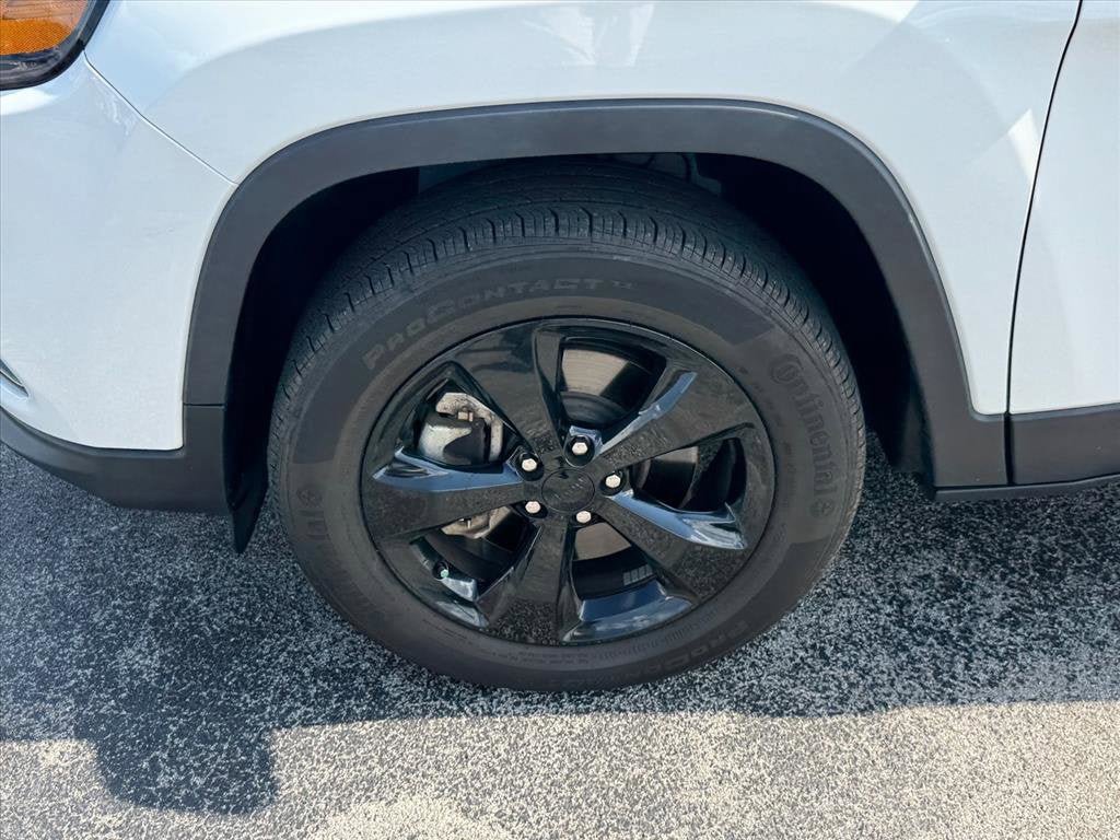 Used 2021 Jeep Cherokee Latitude Plus AWD/4WD image 18