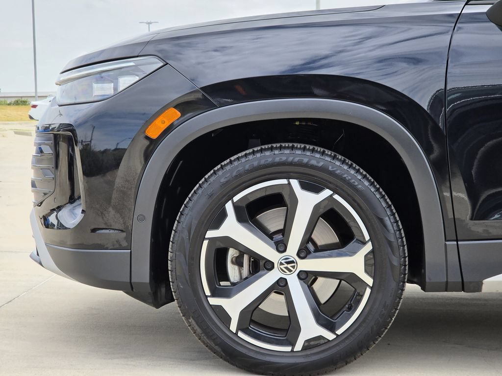 Used 2025 Volkswagen Tiguan SE AWD/4WD image 7