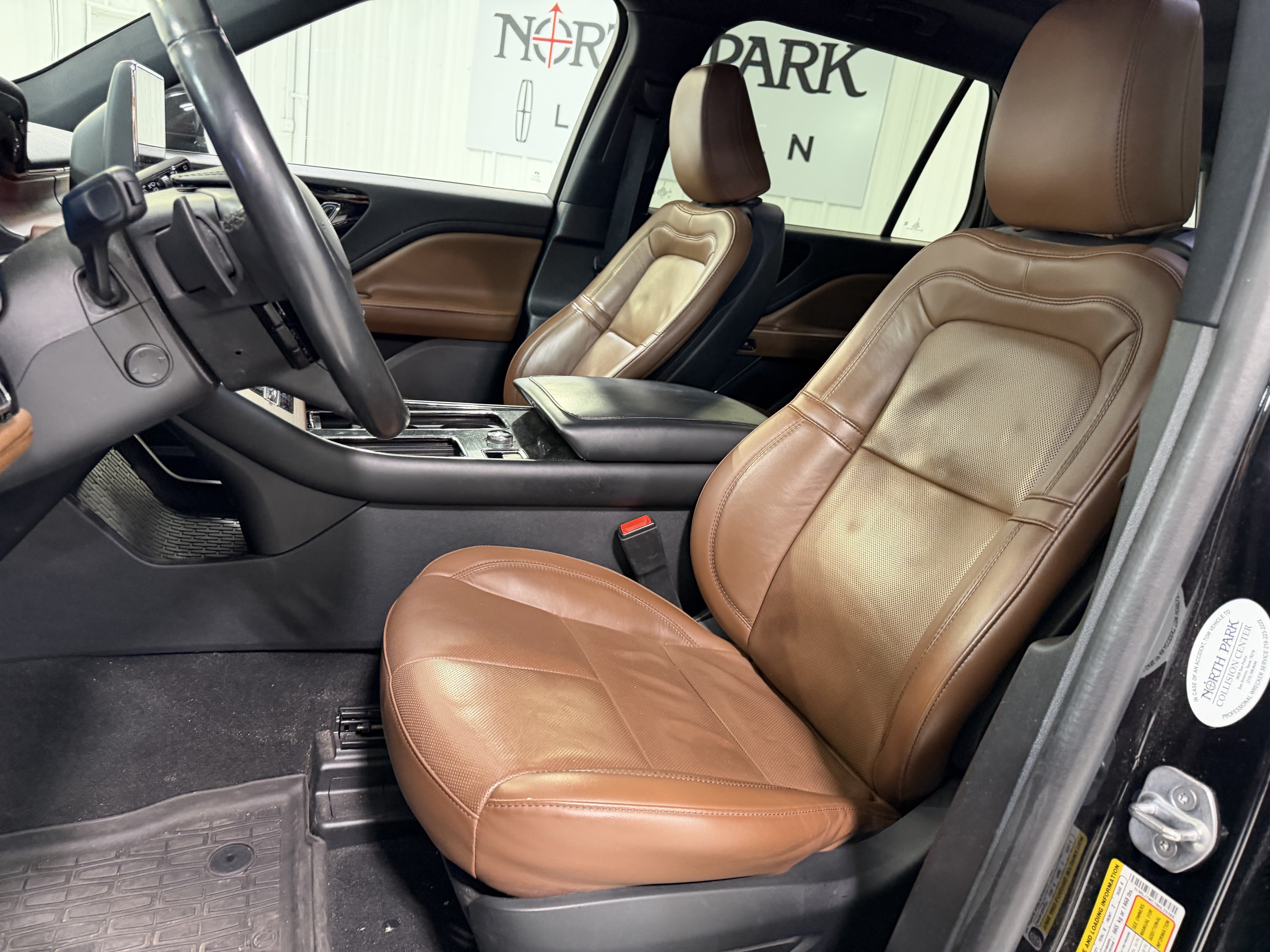 Used 2022 Lincoln Aviator Reserve w/ Equipment Group 201A RWD image 9