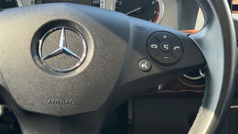 Used 2012 Mercedes-Benz GLK 350 4MATIC image 32