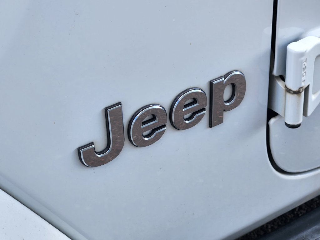Used 2018 Jeep Wrangler Unlimited Sahara AWD/4WD image 31