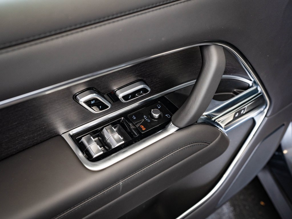 New 2025 Land Rover Range Rover SE image 24